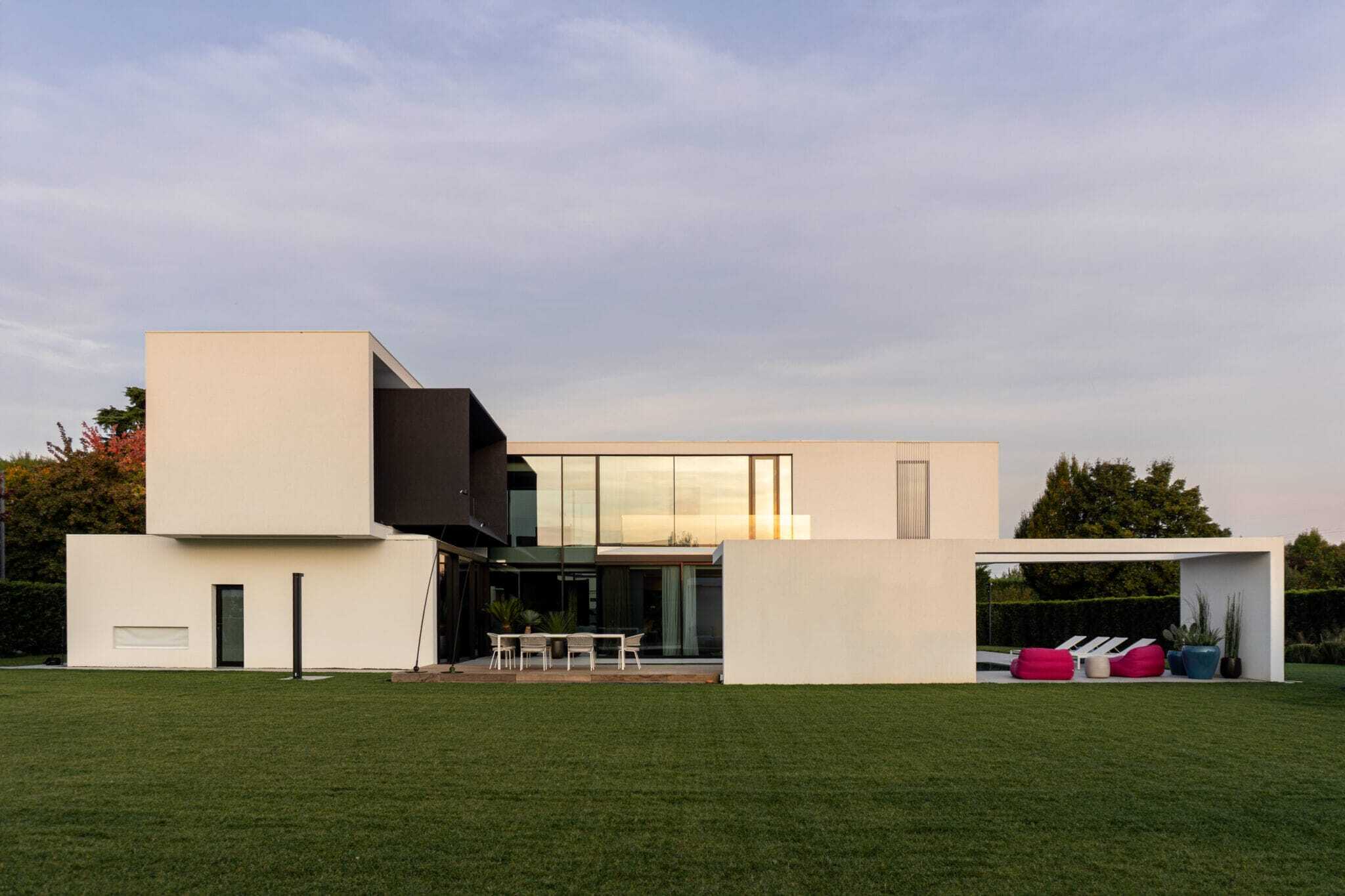 villa AV Home Dueville Vicenza piscina architettura contemporanea Federico Cappellina