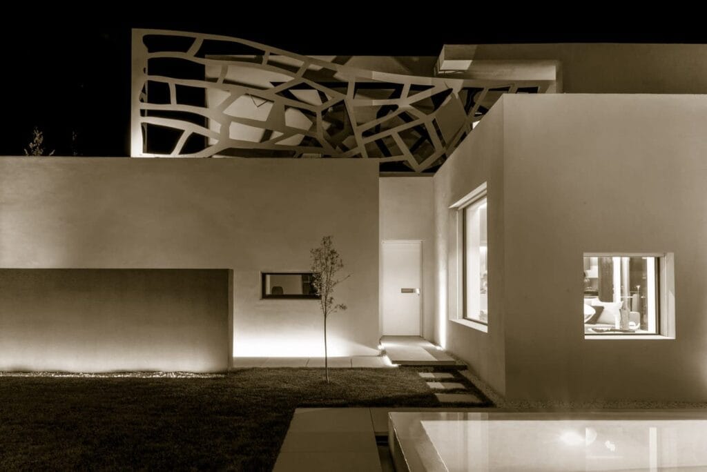 Build a house in Lake Como 4 Perforated screen on the facade lit at night, SD Home in Soave